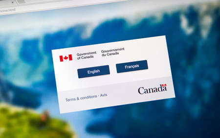 MONTREAL, CANADA - NOVEMBER 17, 2017: Official web page of Canadian Government where every user can relevant information about Canadian Government and its Departments and services.のeditorial素材