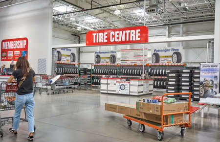 TORONTO, CANADA - AUGUST 15, 2018: Costco Tire Centre. Costco, is an American corporation which operates a chain of membership-only warehouse clubs.のeditorial素材