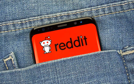 MONTREAL, CANADA - December 23, 2018: Redditt logo and android app on Samsung s8 screen. Reddit is an American social news aggregation and web content rating as well as and discussion website.のeditorial素材