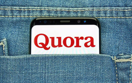 MONTREAL, CANADA - December 23, 2018: Quora android app and logo on Samsung s8 screen. Quora is an American question and answer website where questions are asked and answered.のeditorial素材