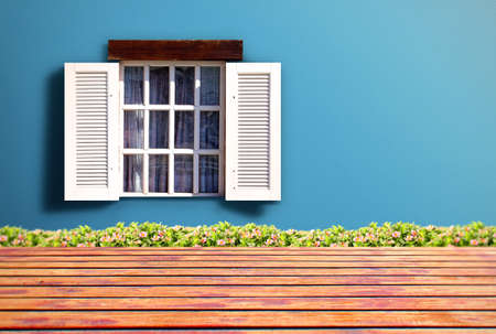 Open window to back yard の写真素材