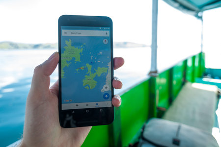 A map on the smartphone shows the destination