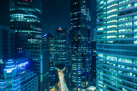 SINGAPORE - NOVEMBER 15, 2015: Singapore office buildings at nightのeditorial素材