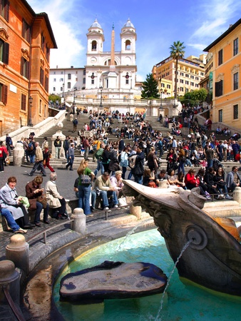 Crowd of people gathered on weekend on the Spanish Stepsのeditorial素材