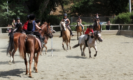 BARCELONA,SPAIN - JUN. 29: Unidentified children on children's competitions in equestrian on June 29, 2013 in Barcelona, Spain.のeditorial素材