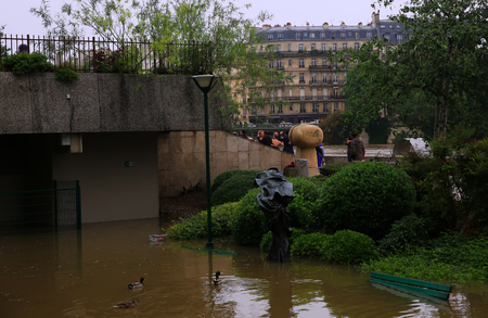 Seine river flood in Paris on june 02, 2016 in Paris, France. The rising waters of the Seine overflowed riverbanks, roads and rail tracks across Parisのeditorial素材