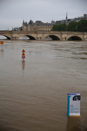 flood in Paris on june 02, 2016 in Paris, France. The rising waters of the Seine overflowed riverbanks, roads and rail tracks across Parisのeditorial素材