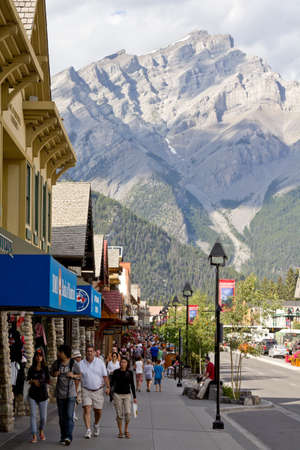 Tourists walking around in the town of Banffのeditorial素材