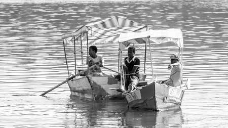 Feb 2, 2014 â Debre Zeit, Ethiopia: Three young men rowing their boat on lake Babugaya, awaiting for tourists  to hire a boat ride.のeditorial素材