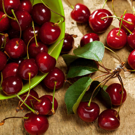 Cherries in bowl on tableの写真素材