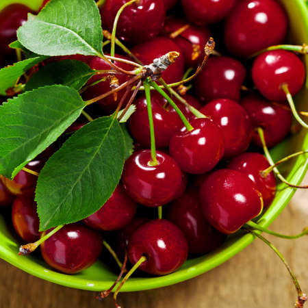 Cherries in bowl on tableの写真素材