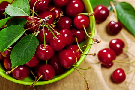 Cherries in bowl on tableの写真素材