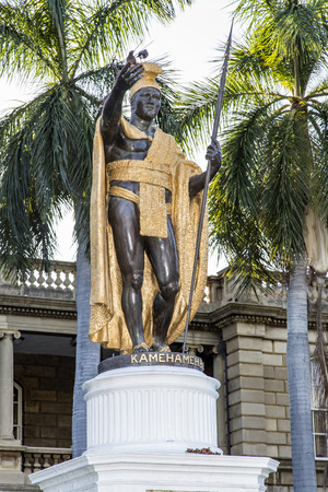 King Kamehameha Statue in front of Aliiolani Hale Palace.のeditorial素材