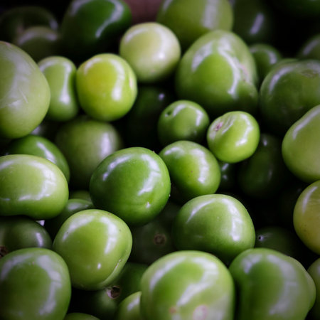 Close Green Tomatillos at a local farmerâs market.の写真素材