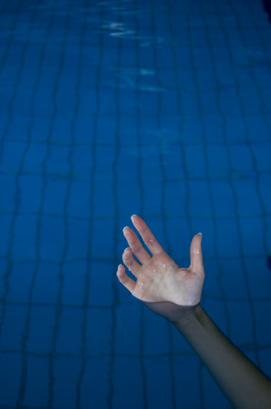 Hand in pool の写真素材