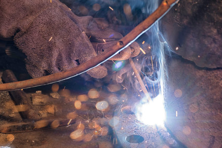 Electric welding between steel plate and water pipe 400 mm diameter