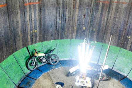Extreme motocycle, wall of death