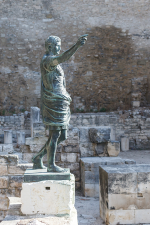 view of Le Porte delle Mura di cinta Romane, Nimes, Franceのeditorial素材