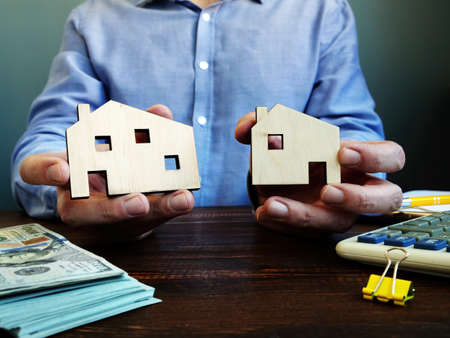 The choice between a large and a small house. Property search.の写真素材