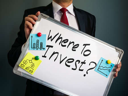 Where to invest question on the whiteboard.の写真素材