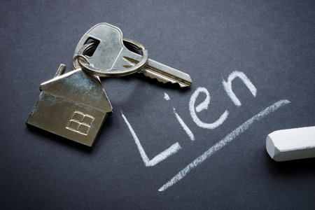 House key and chalk inscription lien.の写真素材