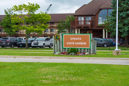 Mackinaw City, MI - July 15, 2021: Sign for Straits State Harbor l in Mackinaw City on MI on July 15, 2021.のeditorial素材