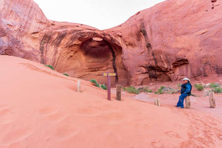 Monument Valley, UT -May 20th, 2019 : Sign for Big Hogan and cowboy in Monument Valleyのeditorial素材