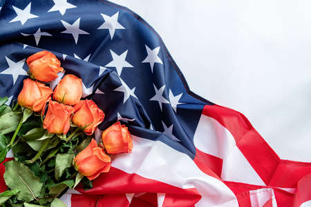 Roses over the USA flag flat lay top view. Independence Dayの写真素材
