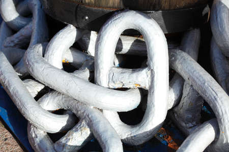 Silver metal chain, chin link