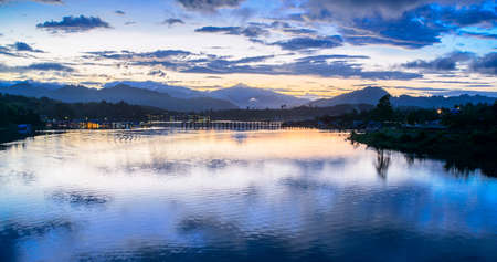 Sunrise in the river of Sanklaburi, Thailandの写真素材