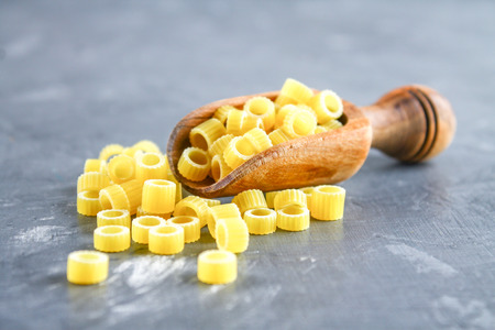 Ditalini macaroni. Pasta rings. Tubettini and thimbles Anelliniの写真素材