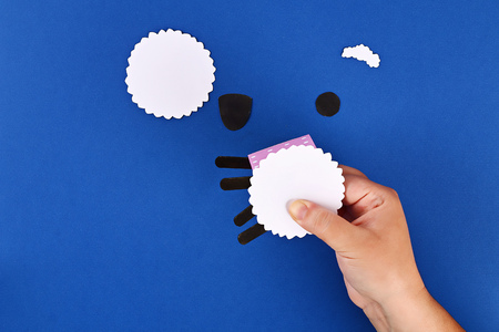 14 Diy Eid al adha lamb sheep sweet candy paper, wooden sticks for ice cream on blue background. Gift idea, decor Eid al adha. Step by step. Top view. Process kid children craft. Workshop.の写真素材