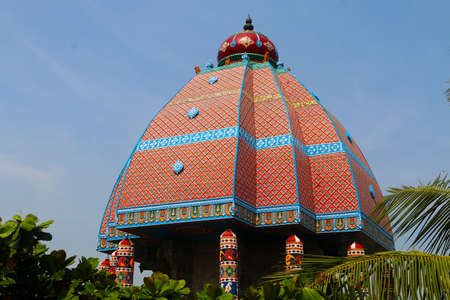 Valluvar Kottam is a popular monument in Chennai, Tamilnadu, India which is dedicated to the classical Tamil poet, philosopher and saint Thiruvalluvar. Thiruvalluvar wrote his famous Thirukkuralのeditorial素材