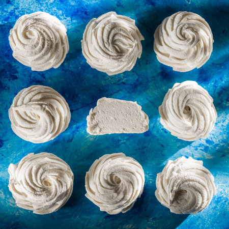 White Marshmallow On A Plate On A Sunny Day. Top View.の写真素材