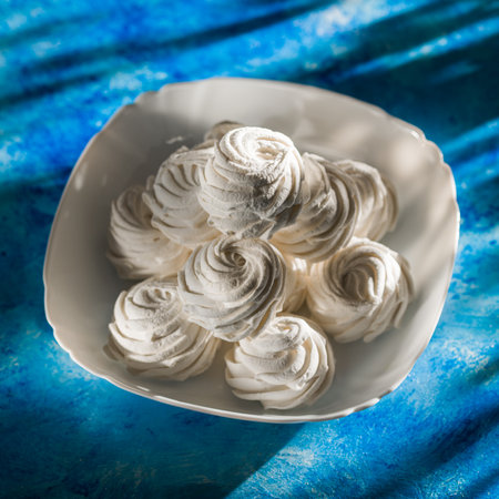 White Marshmallow On A Plate On A Sunny Dayの写真素材