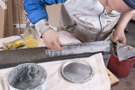 Hands grounding metal