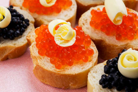 red and black caviar on a breadの写真素材
