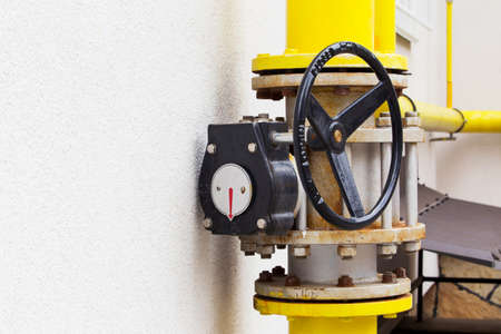 the gas valve on a yellow pipe
