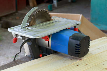 the circular saw set on a wooden table
