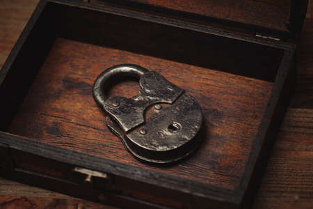 vintage padlock inside old treasure chestの写真素材