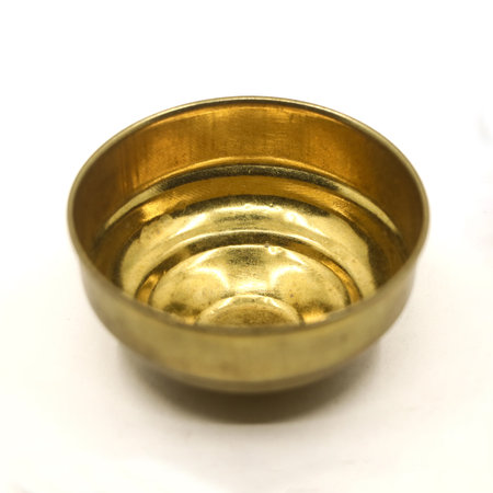 closeup of empty gold bowl plate used in the kitchen as a symbol of classic luxury isolated in a white backgroundの写真素材