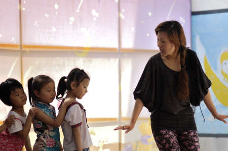 To celebrate Children's Day, the kindergarten program to prepare a lot. The picture shows the...