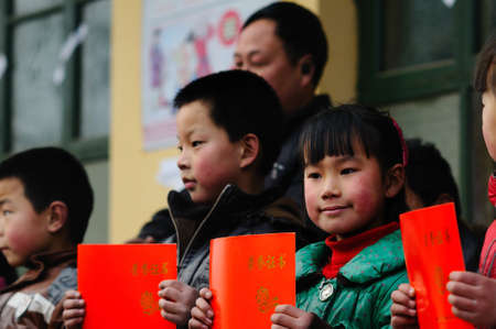 The school held a commendation meeting, presented the award certificates and prizes to the outstanding achievements of students.The picture shows the the prizes scene, award-winning students are very happy and proud!Xingtai City, Hebei Province, China, Maのeditorial素材