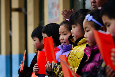 Spring, apricot opened, attracted quite the number of bees Very beautiful .のeditorial素材
