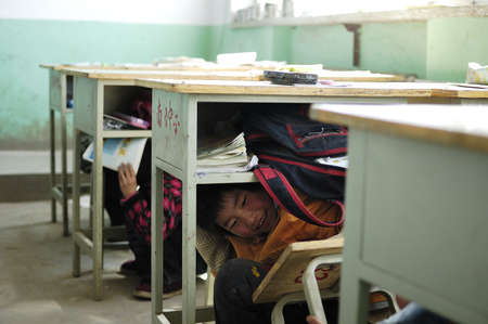 Advent of natural disasters in order to reduce damage after as little as possible, the school organizes regular evacuation exercises students.Xingtai City, Hebei Province, China, March 28, 2011.のeditorial素材