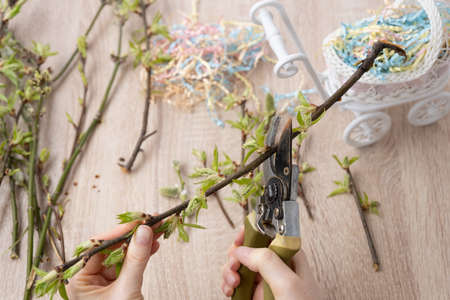 Instruction, step by step. Step 5 of 7. Stylish home decoration with your own hands. We cut the...