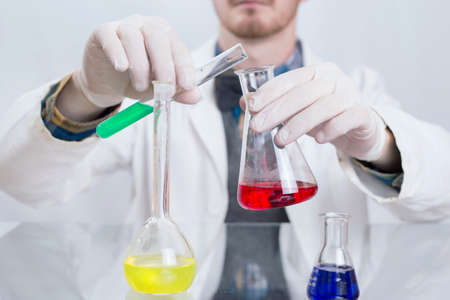 Chemist pouring liquidsの写真素材
