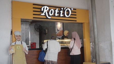 People waiting for food in a restaurant.の写真素材