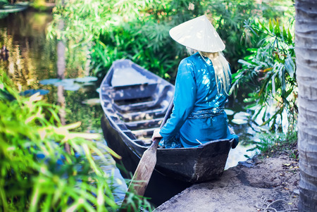 blonde woman rowing boat vietnamの写真素材