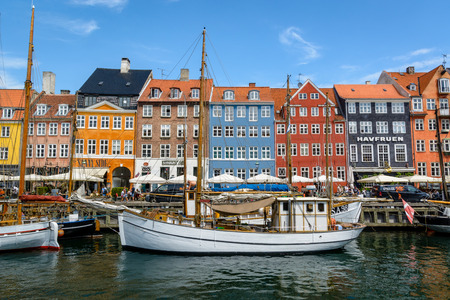 COPENHAGEN, DENMARK - June 23, 2016: People are walking along Nyhavn area in Copenhagenのeditorial素材